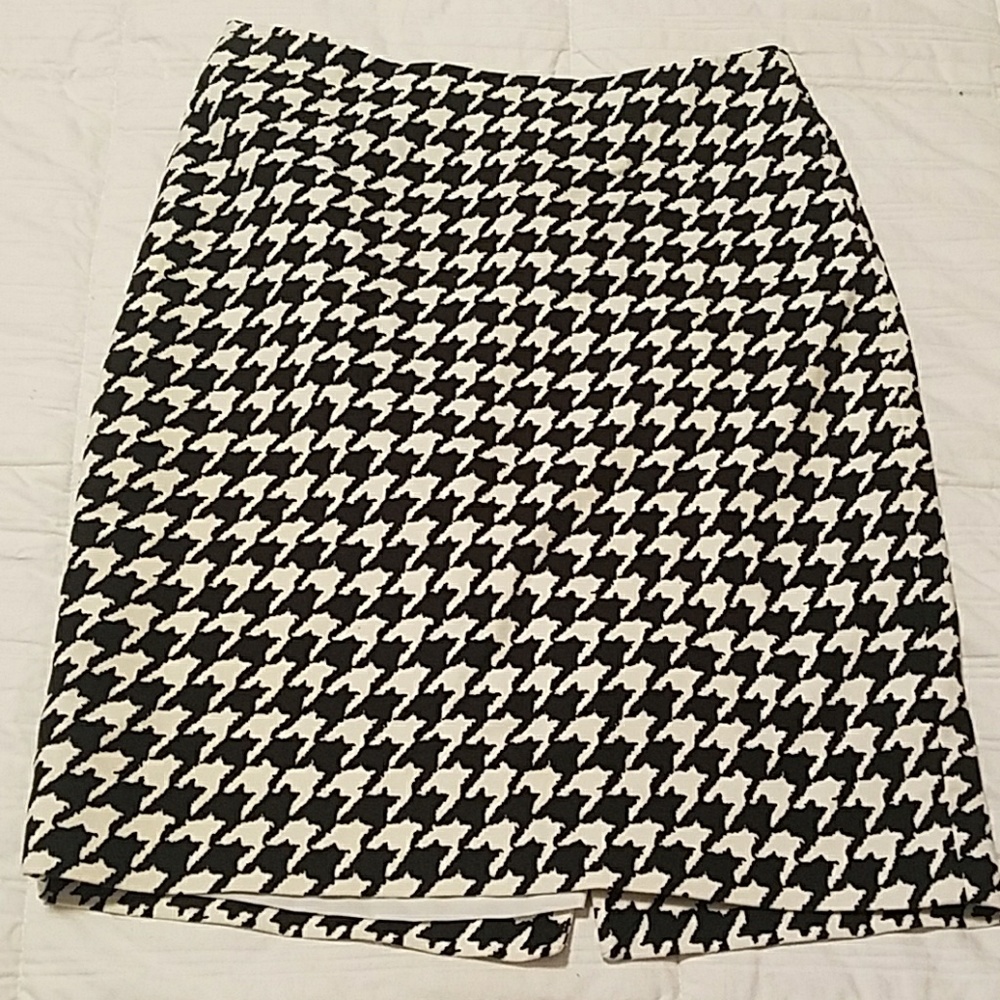 The Limited back and white skirt